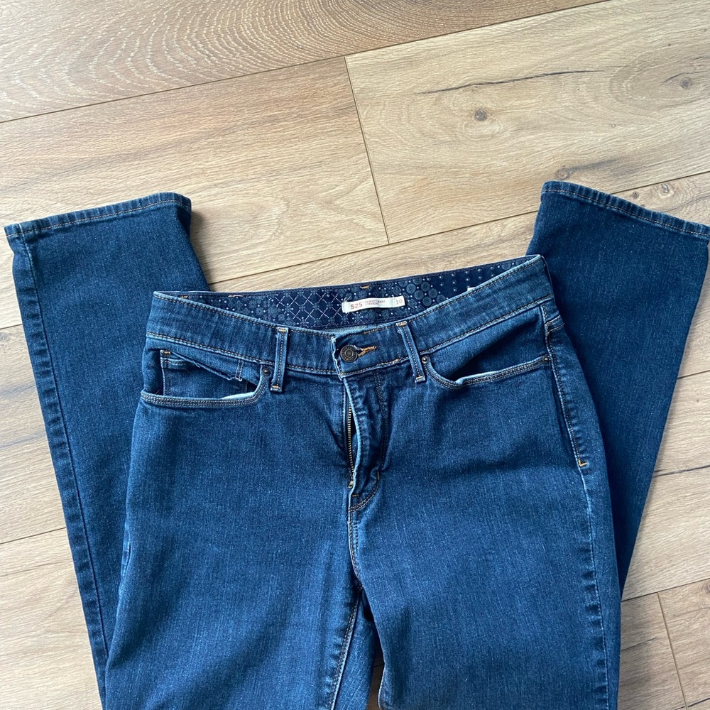 Levi’s 525 Straight Leg Jeans Women’s